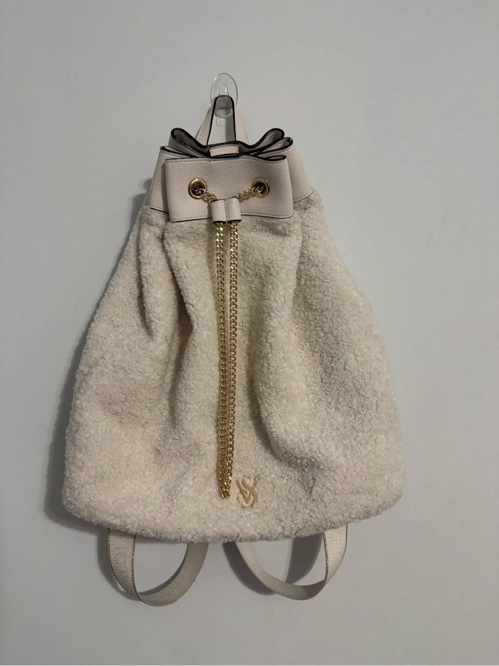 Victoria’s Secret Cream Sherpa Drawstring Backpack with Gold Chain Accent - Picture 1 of 8